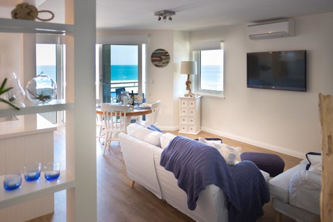 Cottesloe Blue Apartment - Executive Escapes - Accommodation Nelson Bay 4