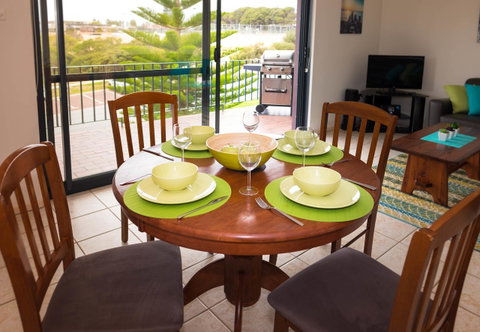 Cottesloe Sea Bliss Apartment - Accommodation Nelson Bay 5