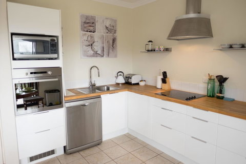 Cottesloe Sea Bliss Apartment - Accommodation Nelson Bay 3