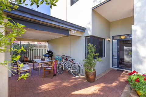 Como Executive Apartment - Accommodation Nelson Bay 2