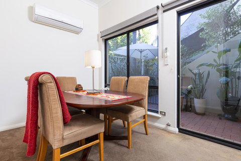Como Executive Apartment - Accommodation Nelson Bay 10