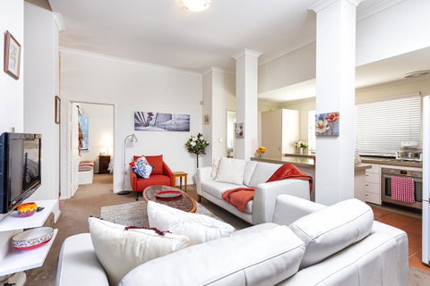 Como Executive Apartment - Accommodation Nelson Bay 5