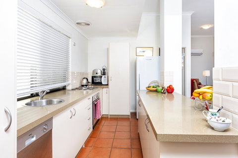 Como Executive Apartment - Accommodation Nelson Bay 8
