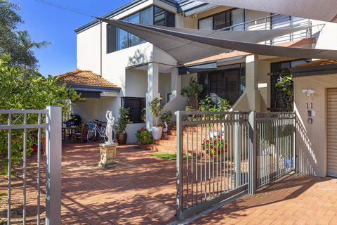 Como Executive Apartment - Accommodation Nelson Bay 1