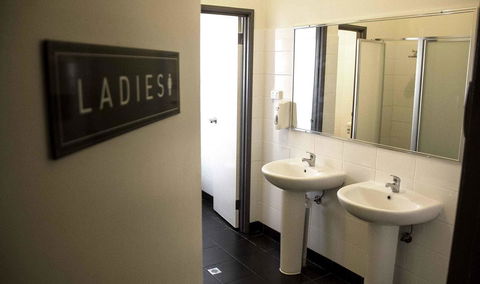 Shiralee Hostel -note - Valid Passport Required To Check In - Accommodation Nelson Bay 14