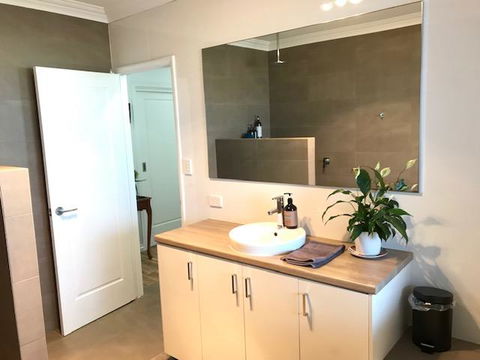 The Mains Guest House 2 Bedroom Farm Stay - Accommodation Nelson Bay 9