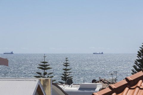 Cottesloe Marine Apartment - Executive Escapes - Accommodation Nelson Bay 16