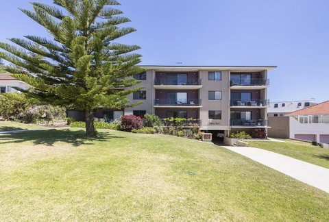 Cottesloe Marine Apartment - Executive Escapes - Accommodation Nelson Bay 18