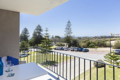 Cottesloe Marine Apartment - Executive Escapes - Accommodation Nelson Bay 6
