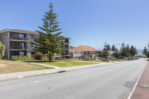Cottesloe Marine Apartment - Executive Escapes - Accommodation Nelson Bay 17