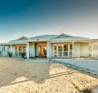 Blue Sky Escapes The Lookout Lancelin - Accommodation Nelson Bay
