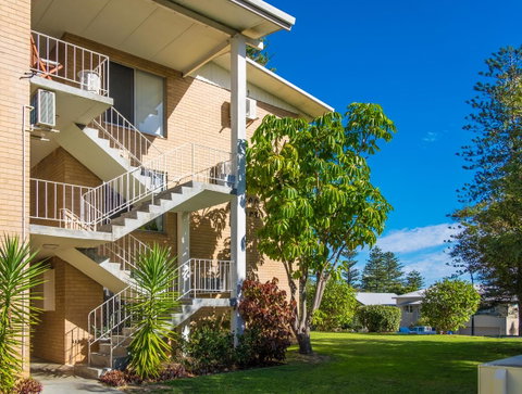 Cottesloe Beach Pines Apartment - Accommodation Nelson Bay 11
