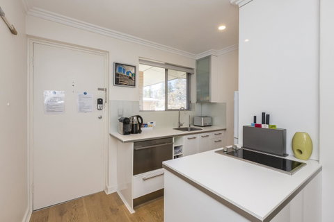 Cottesloe Beach Pines Apartment - Accommodation Nelson Bay 3