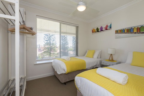 Cottesloe Beach Pines Apartment - Accommodation Nelson Bay 8