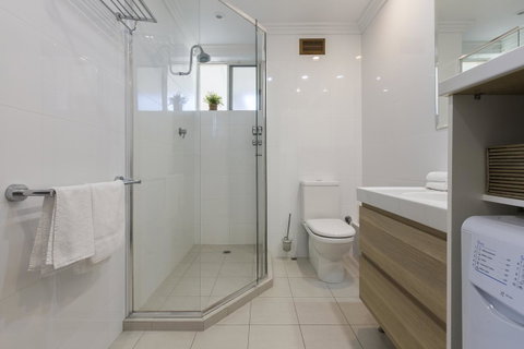 Cottesloe Beach Pines Apartment - Accommodation Nelson Bay 9