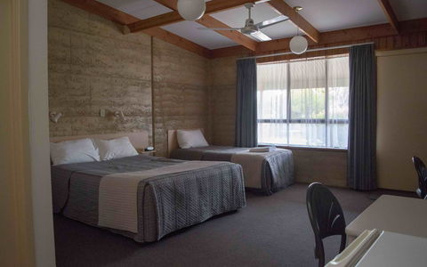 Hopetoun Motel & Chalet Village - Nelsons Bay Accommodation 2
