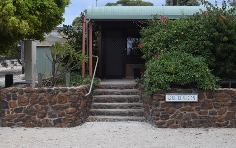 Hopetoun Motel & Chalet Village - Nelsons Bay Accommodation 9