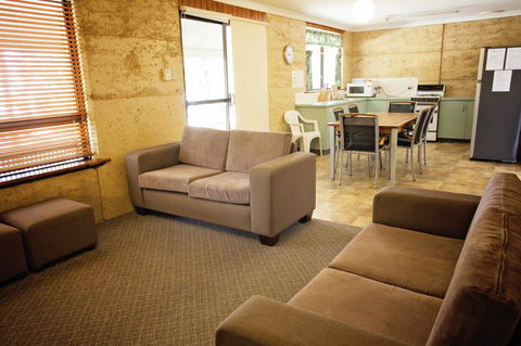 Hopetoun Motel & Chalet Village - Nelsons Bay Accommodation 8
