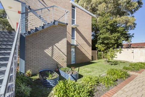 Cottesloe Tree Top Studio - Executive Escapes - Accommodation Nelson Bay 9