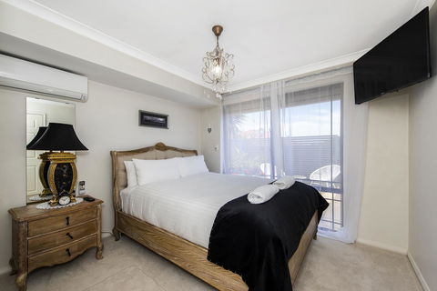 Scarborough Villa On Duke - Accommodation Nelson Bay 4