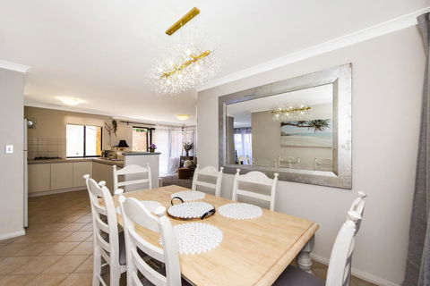Scarborough Villa On Duke - Accommodation Nelson Bay 30