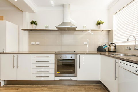 Forrest St - Nelsons Bay Accommodation 9