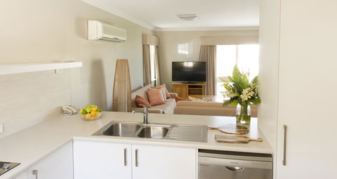 The Marina Hotel - Mindarie - Nelsons Bay Accommodation 24