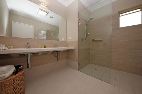 The Marina Hotel - Mindarie - Nelsons Bay Accommodation 15