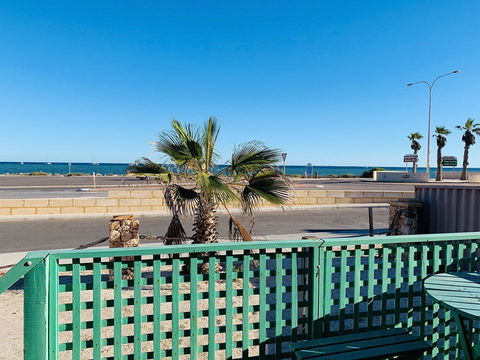 Shark Bay Cottages - Nelsons Bay Accommodation 14