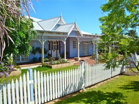 Lanterns Retreats - Accommodation Nelson Bay 1