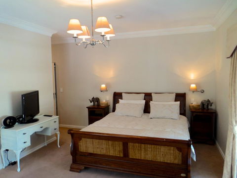 Lanterns Retreats - Accommodation Nelson Bay 3