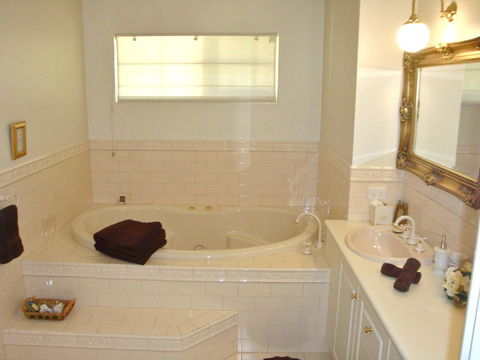 Lanterns Retreats - Accommodation Nelson Bay 12