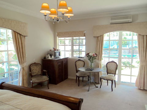 Lanterns Retreats - Accommodation Nelson Bay 4