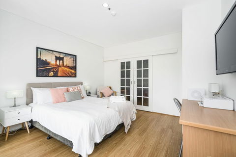 405 Perth City Escape - Accommodation Nelson Bay 13