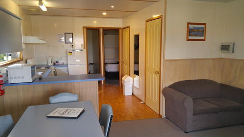 Bicheno Cabin Park - Accommodation Nelson Bay 2