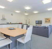 4 Bedroom House - Hobart CBD - Free Parking - Accommodation Nelson Bay