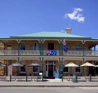 The Richmond Arms Hotel - Accommodation Nelson Bay