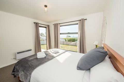 Beach House XIV - Accommodation Nelson Bay 9