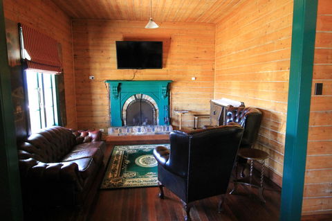Kerrellie Cottages 2, 4 & 8 Reid Street - Accommodation Nelson Bay 5