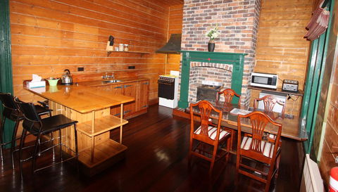 Kerrellie Cottages 2, 4 & 8 Reid Street - Accommodation Nelson Bay 9