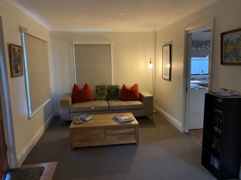 City Townhouse Walking Distance To City - Accommodation Nelson Bay 2