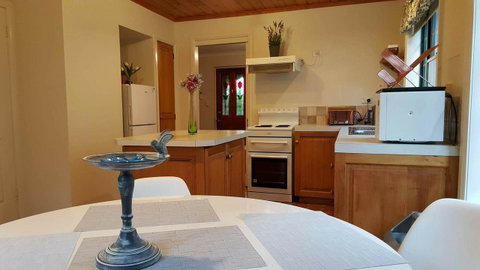 City Townhouse Walking Distance To City - Accommodation Nelson Bay 9