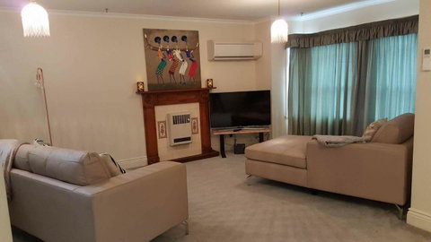 City Townhouse Walking Distance To City - Accommodation Nelson Bay 5
