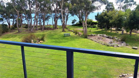 Four Seasons Waterfront Villas - Accommodation Nelson Bay 0