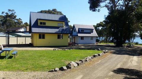 Four Seasons Waterfront Villas - Accommodation Nelson Bay 9