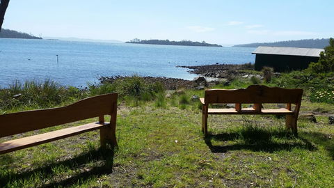 Four Seasons Waterfront Villas - Accommodation Nelson Bay 11
