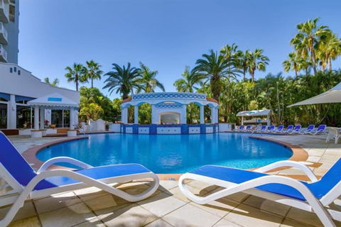 NEW Beautiful 1 Bedroom Beach Views Broadbeach - Accommodation Nelson Bay 3