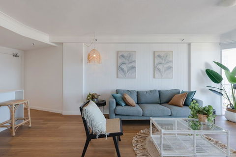 NEW Beautiful 1 Bedroom Beach Views Broadbeach - Accommodation Nelson Bay 1
