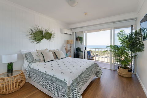 NEW Beautiful 2 Bed Ocean Views In Broadbeach - Accommodation Nelson Bay 0
