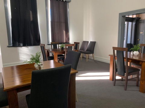 New Cornwall Hotel - Accommodation Nelson Bay 2